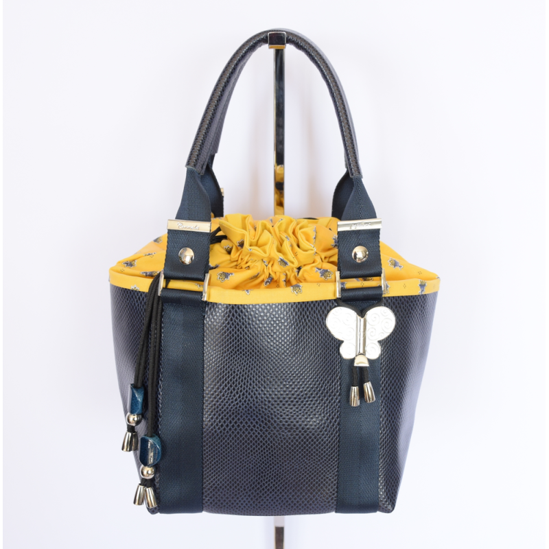 Petit cuir noir Petit cuir noir